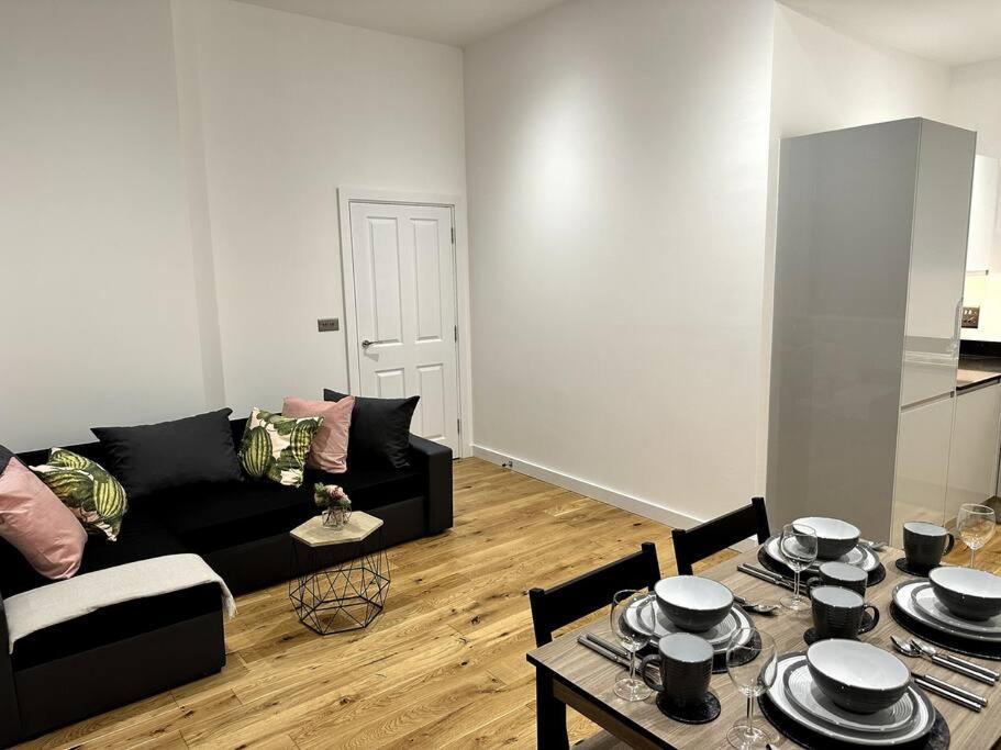Spacious And Elegant Apartment Birmingham Extérieur photo